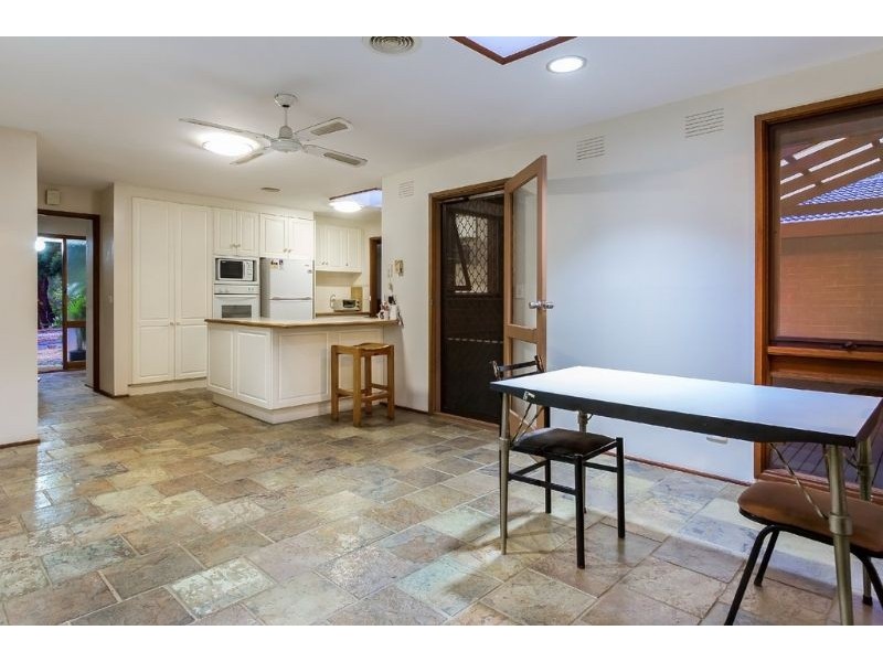 52 Collendina Crescent, Scoresby VIC 3179