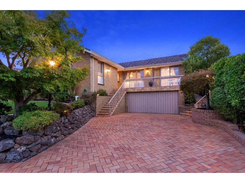 98 Hinkler Road East, Glen Waverley VIC 3150