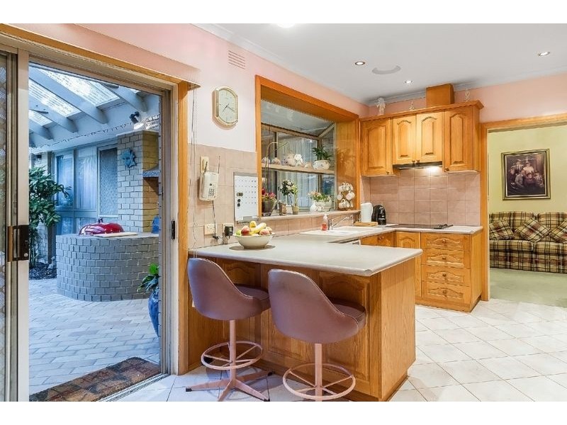 98 Hinkler Road East, Glen Waverley VIC 3150