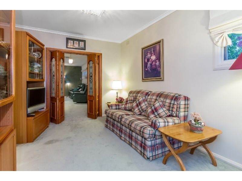 98 Hinkler Road East, Glen Waverley VIC 3150