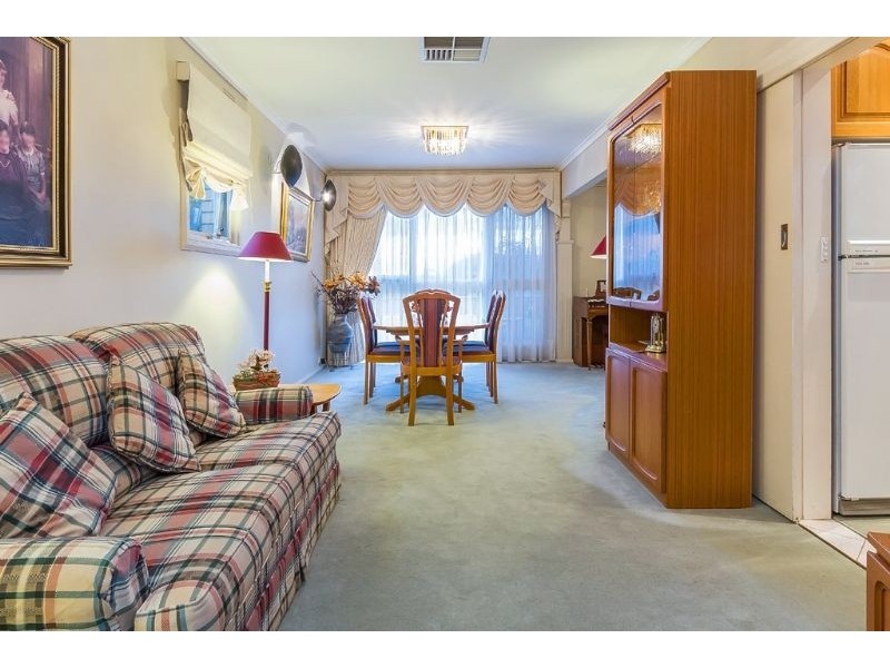 98 Hinkler Road East, Glen Waverley VIC 3150