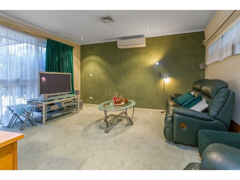 98 Hinkler Road East, Glen Waverley VIC 3150