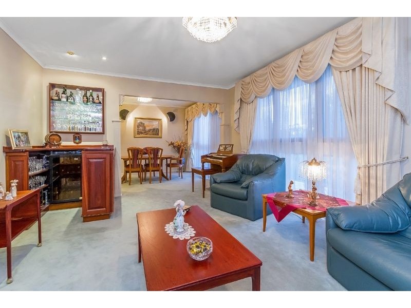 98 Hinkler Road East, Glen Waverley VIC 3150