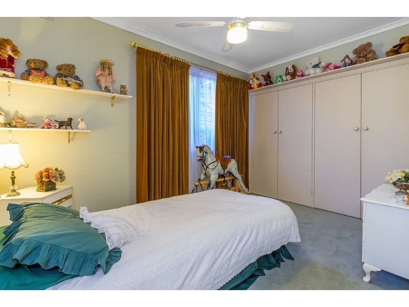 98 Hinkler Road East, Glen Waverley VIC 3150