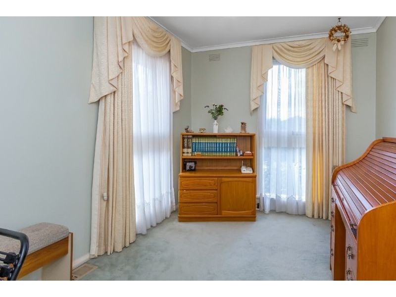 98 Hinkler Road East, Glen Waverley VIC 3150