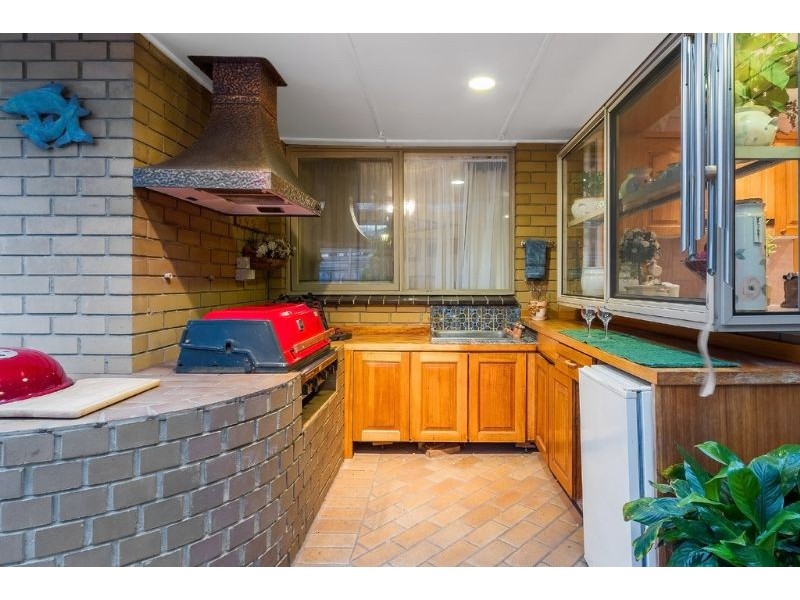 98 Hinkler Road East, Glen Waverley VIC 3150