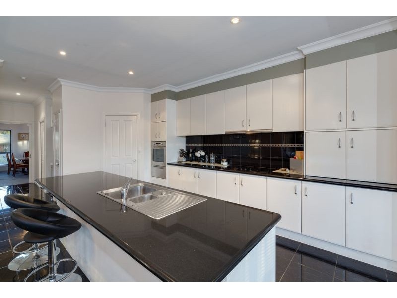 6 Moama Place, Rowville VIC 3178