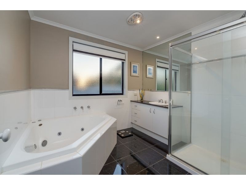 6 Moama Place, Rowville VIC 3178