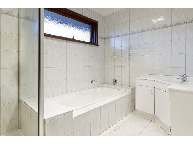 4 Lauriston Court, Mulgrave VIC 3170