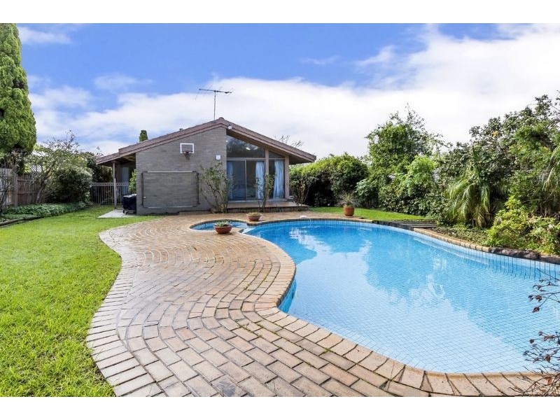 30 Glen Court, Glen Waverley VIC 3150