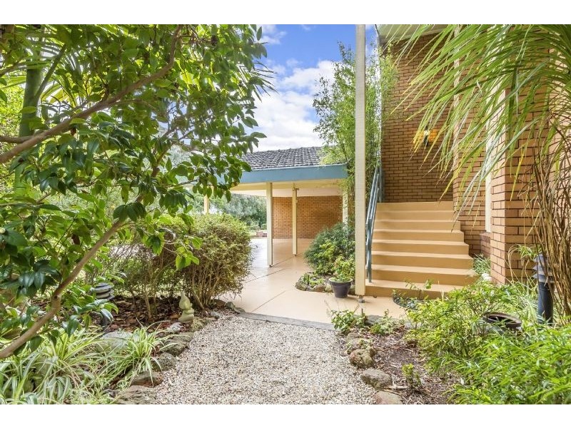 8 Domino Court, Wheelers Hill VIC 3150