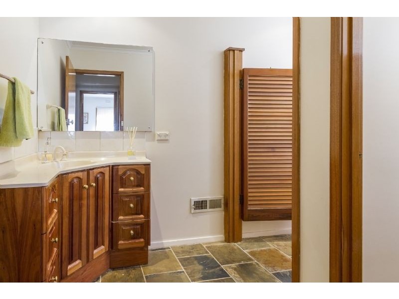 15 Brazilia Drive, Glen Waverley VIC 3150