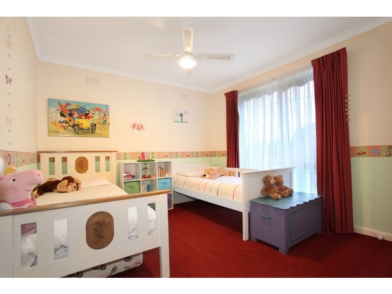 13 Kingswood Avenue, Mount Waverley VIC 3149