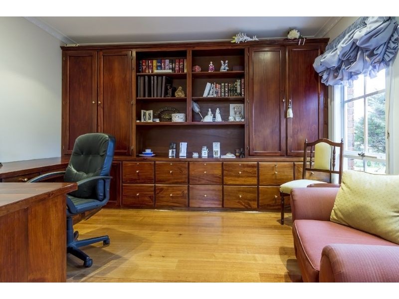 12 Darlington Avenue, Wheelers Hill VIC 3150