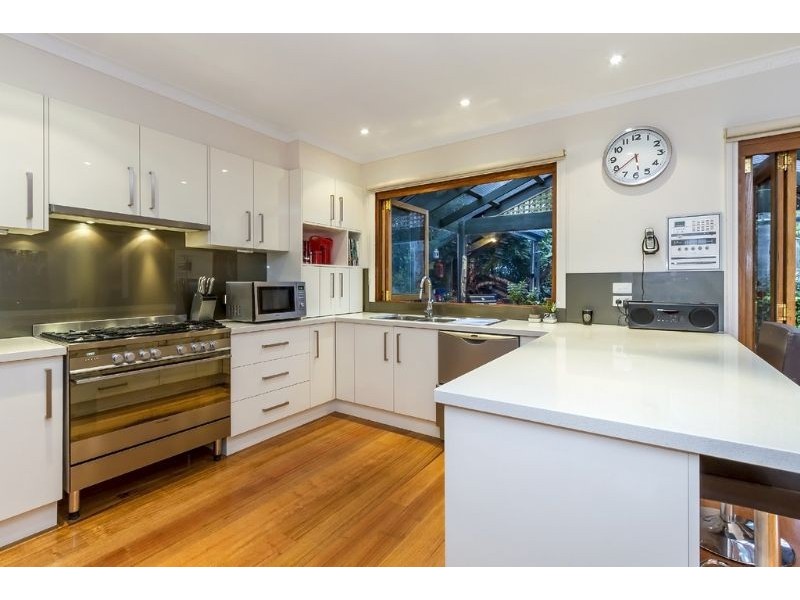 12 Darlington Avenue, Wheelers Hill VIC 3150