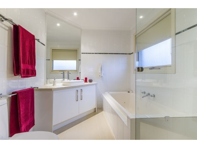 12 Darlington Avenue, Wheelers Hill VIC 3150