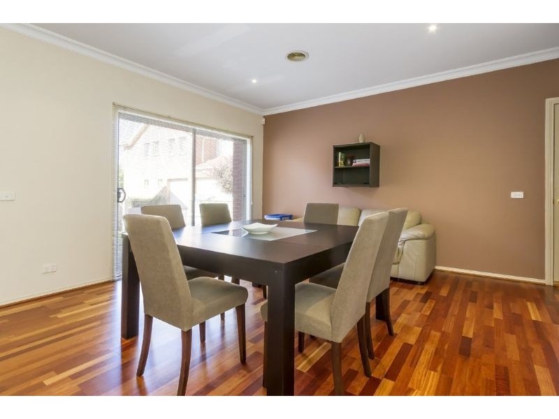 4/2 McKelvie Court, Glen Waverley VIC 3150