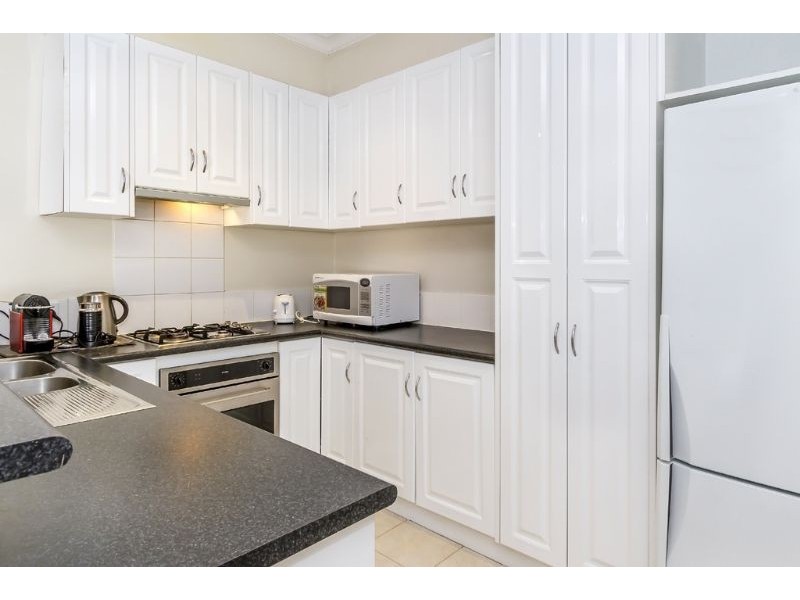 4/2 McKelvie Court, Glen Waverley VIC 3150