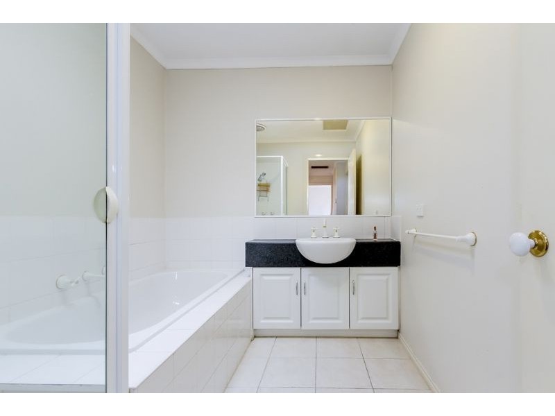 4/2 McKelvie Court, Glen Waverley VIC 3150