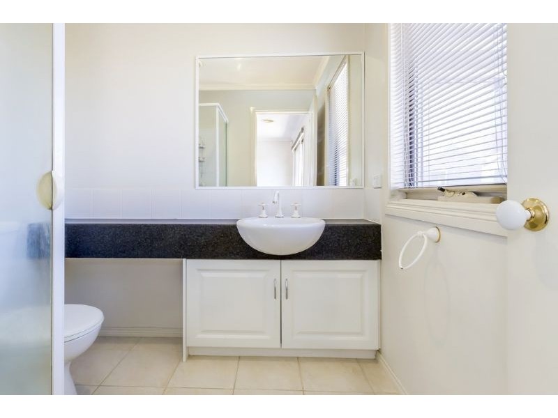 4/2 McKelvie Court, Glen Waverley VIC 3150