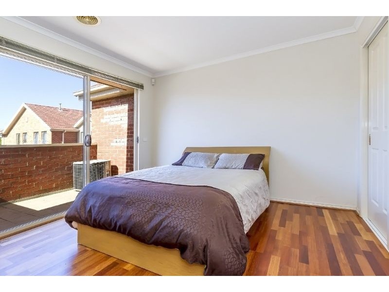 4/2 McKelvie Court, Glen Waverley VIC 3150