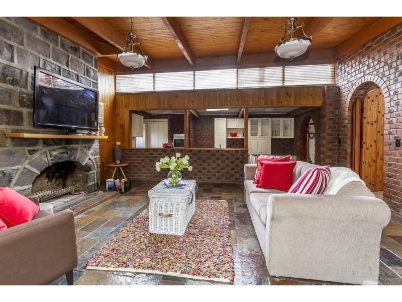 7 Chatswood Close, Glen Waverley VIC 3150