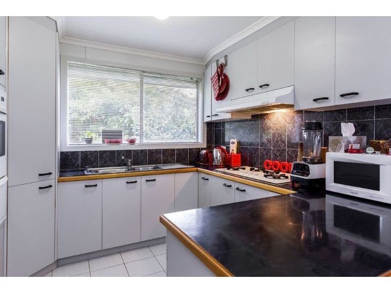 2/10 Kalymna Grove, Chadstone VIC 3148