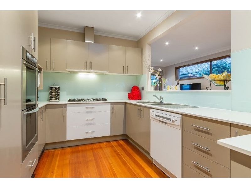 9 Manooka Street, Burwood East VIC 3151