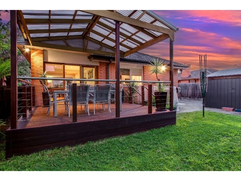 9 Manooka Street, Burwood East VIC 3151