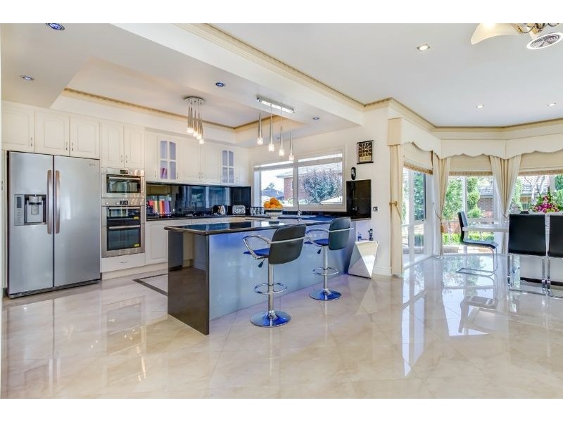 12 Mandowie Road, Glen Waverley VIC 3150