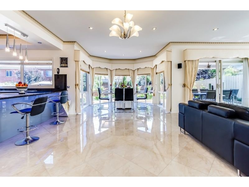 12 Mandowie Road, Glen Waverley VIC 3150