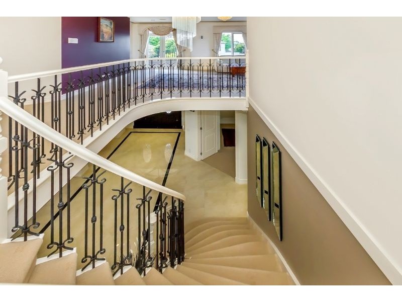 12 Mandowie Road, Glen Waverley VIC 3150