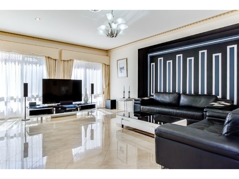 12 Mandowie Road, Glen Waverley VIC 3150