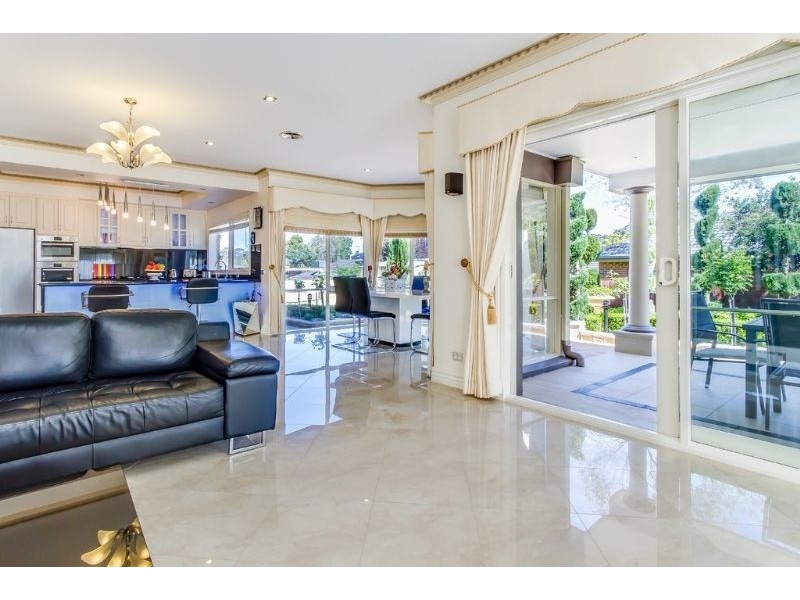 12 Mandowie Road, Glen Waverley VIC 3150