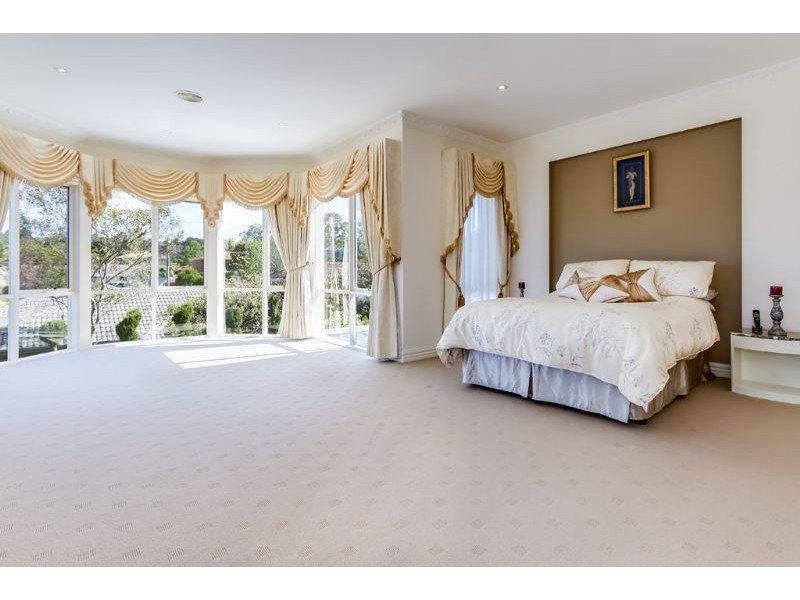 12 Mandowie Road, Glen Waverley VIC 3150