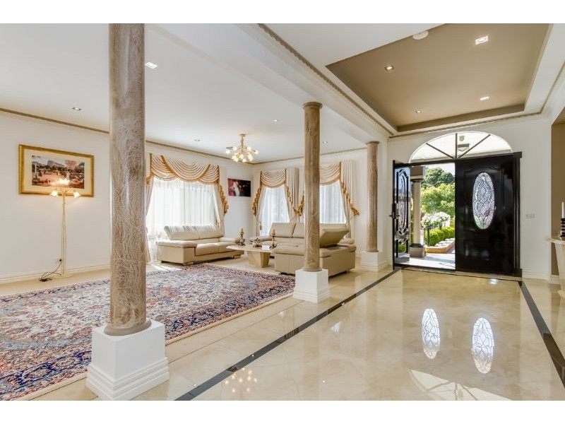 12 Mandowie Road, Glen Waverley VIC 3150