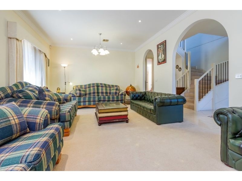 14 Huntingtower Crescent, Mount Waverley VIC 3149