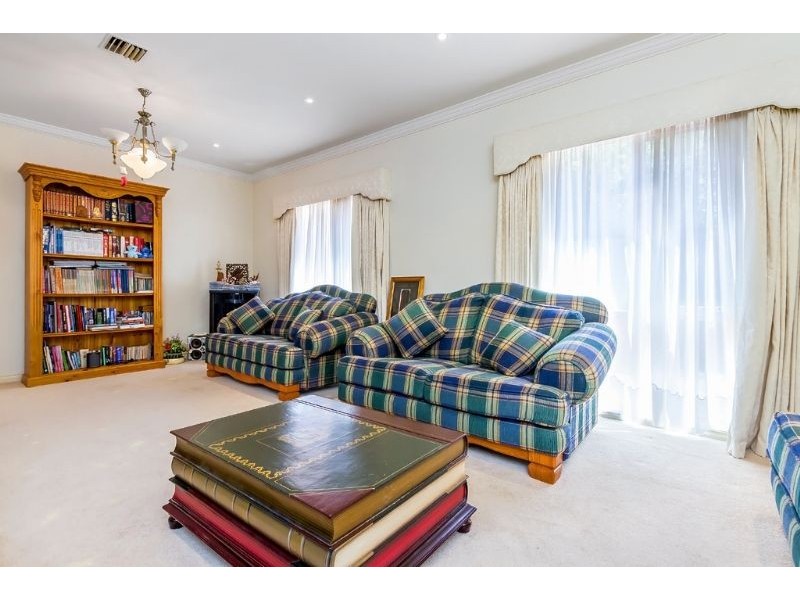 14 Huntingtower Crescent, Mount Waverley VIC 3149