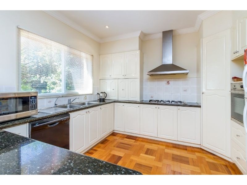 14 Huntingtower Crescent, Mount Waverley VIC 3149