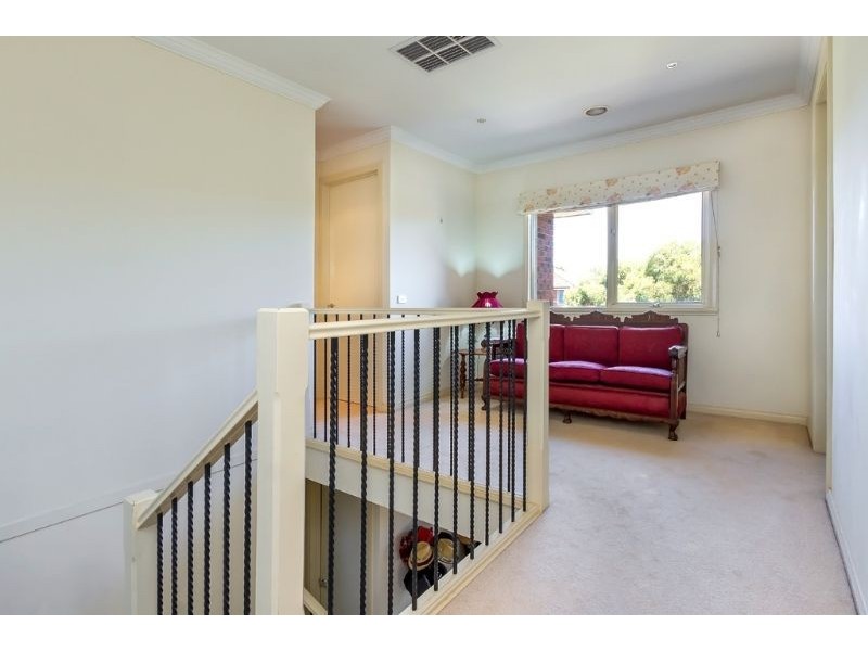 14 Huntingtower Crescent, Mount Waverley VIC 3149