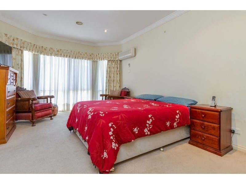 14 Huntingtower Crescent, Mount Waverley VIC 3149