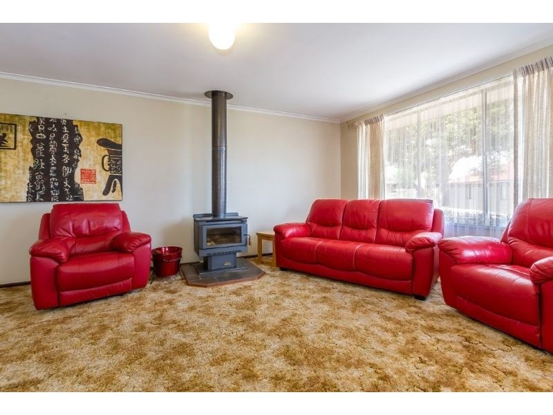 15 Ninevah Crescent, Wheelers Hill VIC 3150