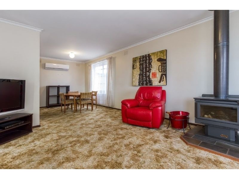 15 Ninevah Crescent, Wheelers Hill VIC 3150