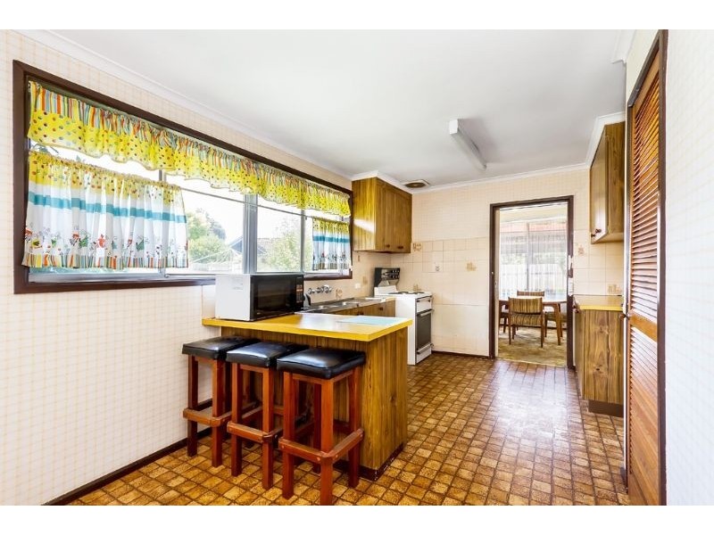 15 Ninevah Crescent, Wheelers Hill VIC 3150