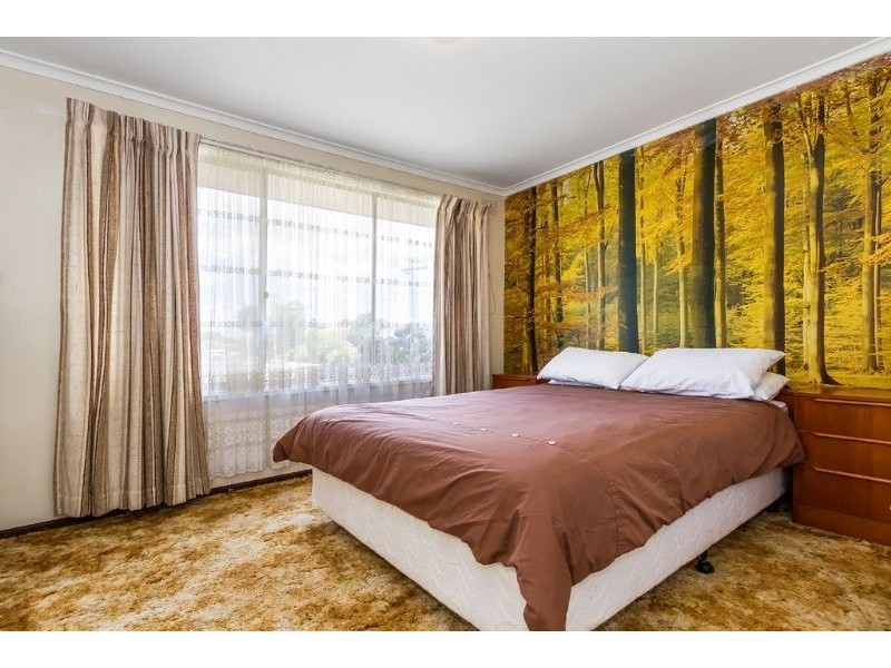 15 Ninevah Crescent, Wheelers Hill VIC 3150