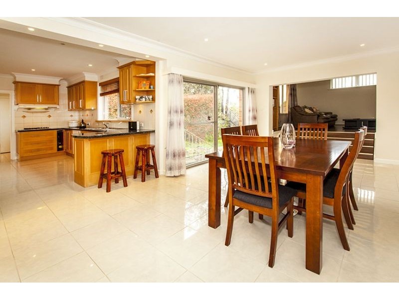 15 Burramine Road, Glen Waverley VIC 3150