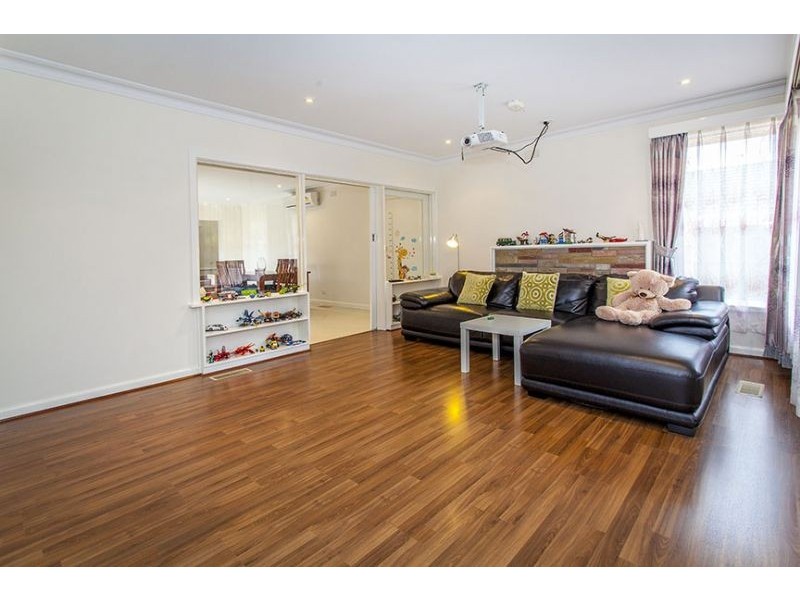 15 Burramine Road, Glen Waverley VIC 3150