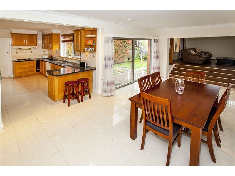 15 Burramine Road, Glen Waverley VIC 3150