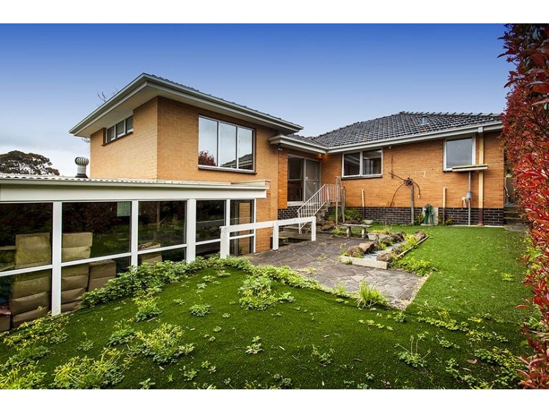 15 Burramine Road, Glen Waverley VIC 3150