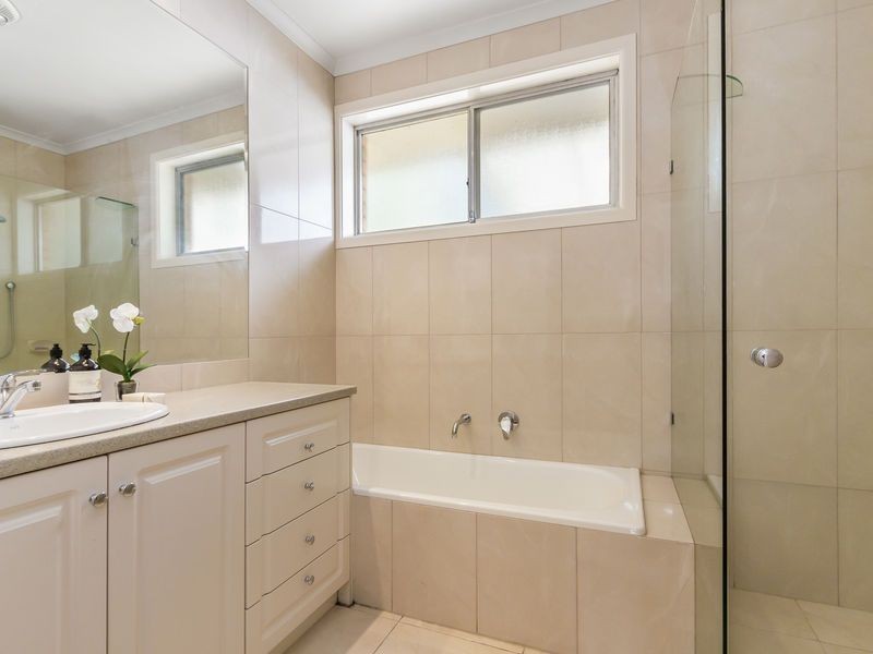 39 Packham Crescent, Glen Waverley VIC 3150